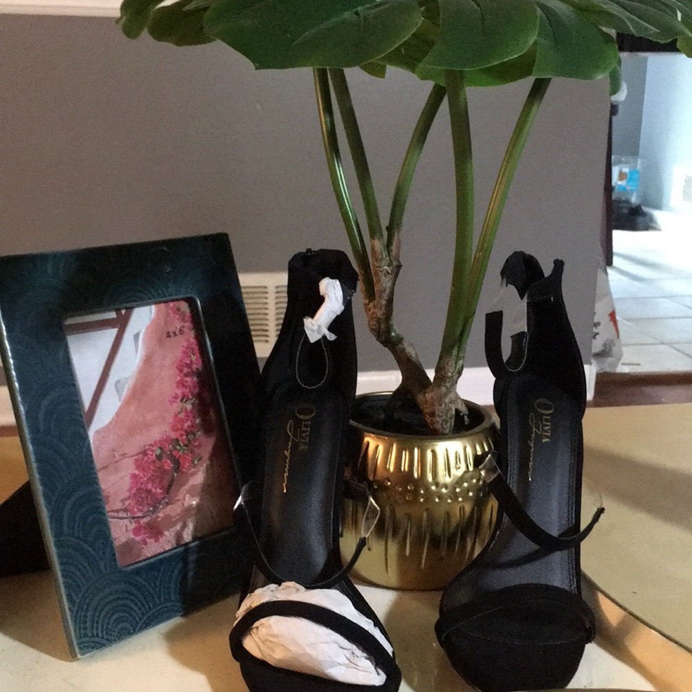Olivia Ferguson high heel